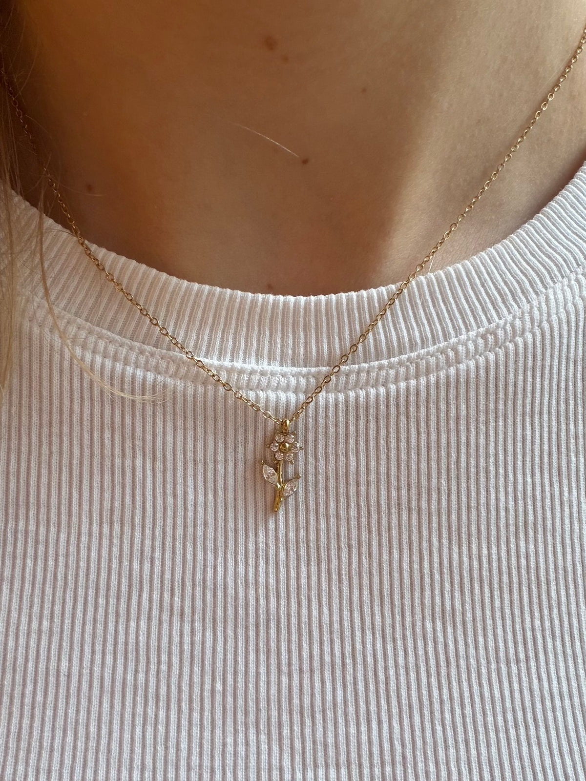 Diamond Fé Flower Necklace