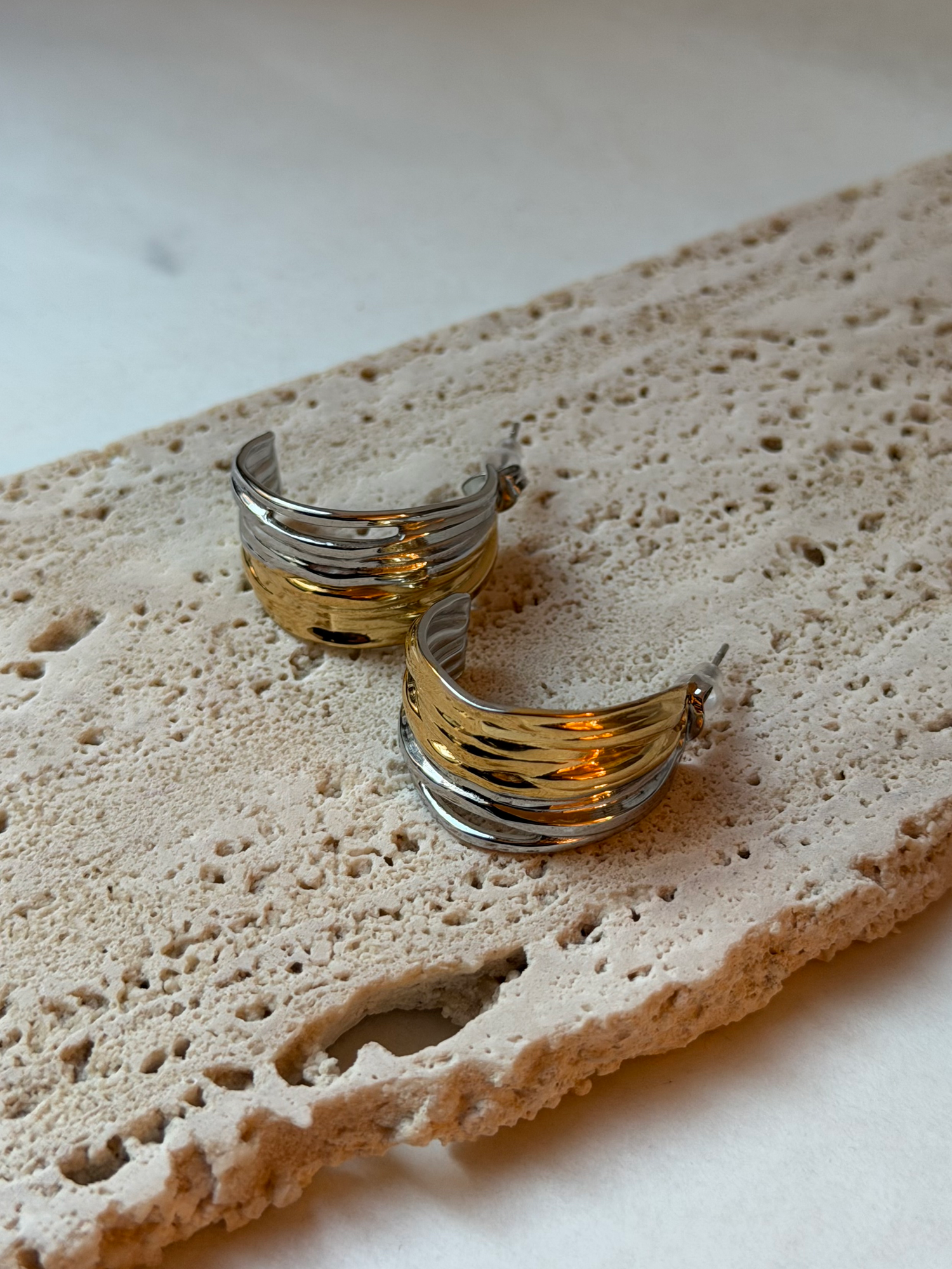 Rough Combi Circle Earrings
