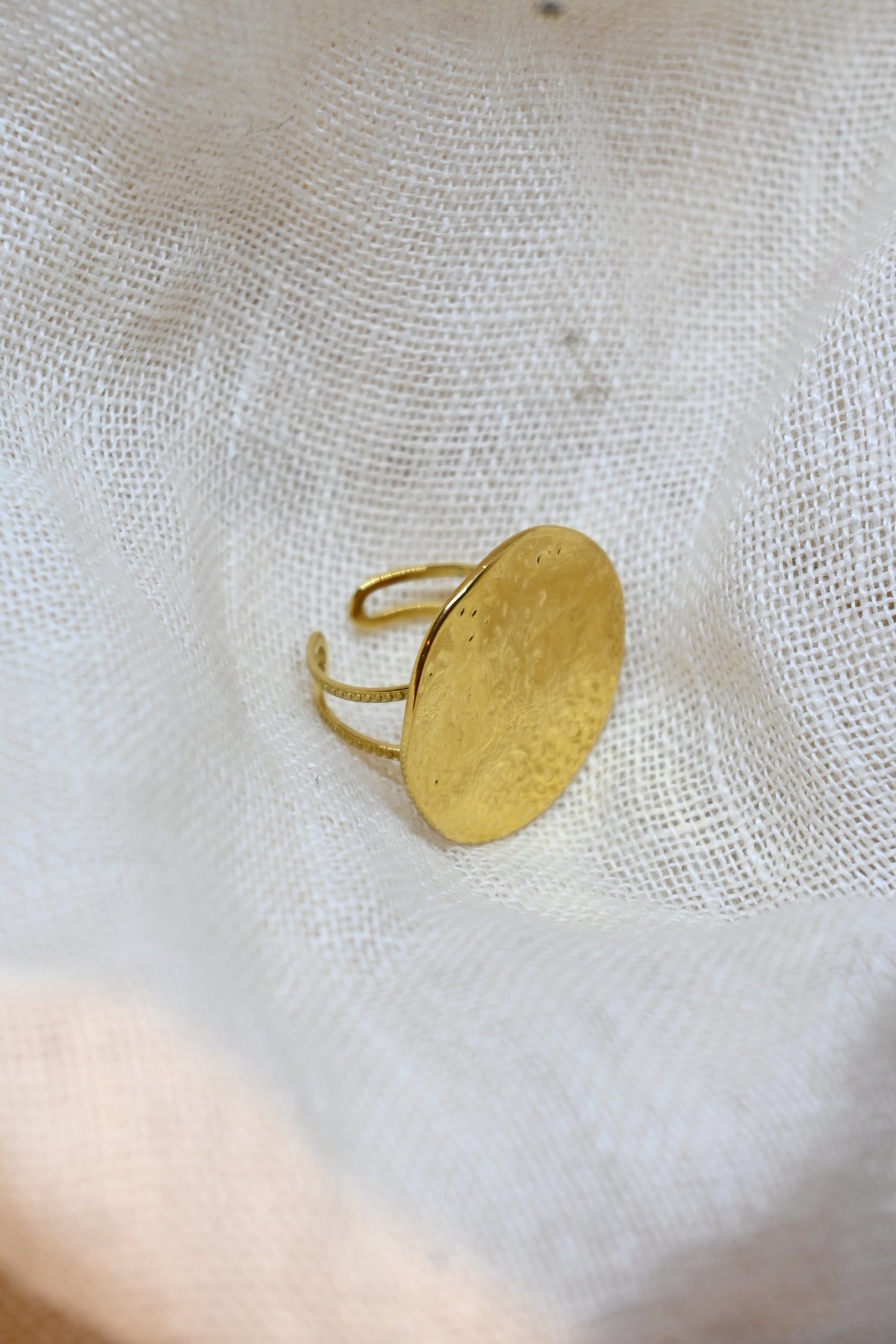 Golden Nina Round Ring
