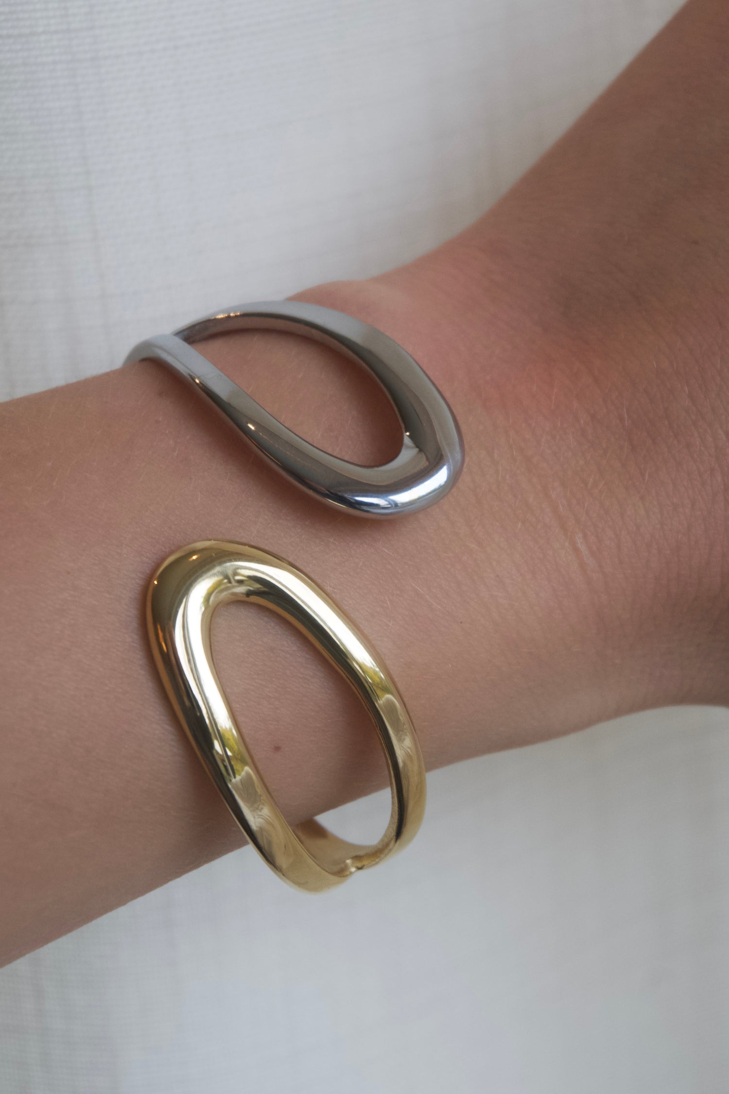 Nele Combi Open Hugged Bracelet