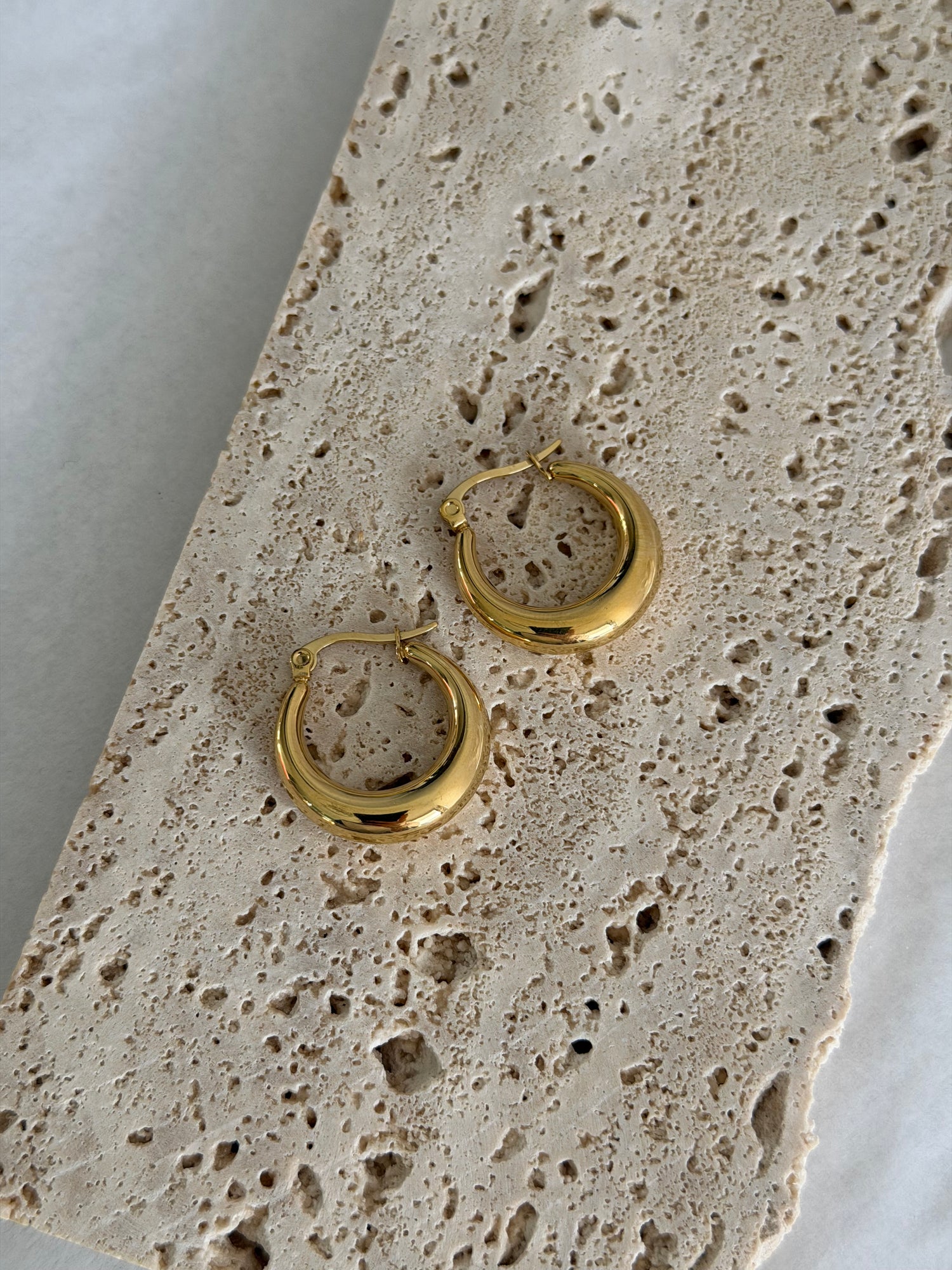 Saar Small Hoops
