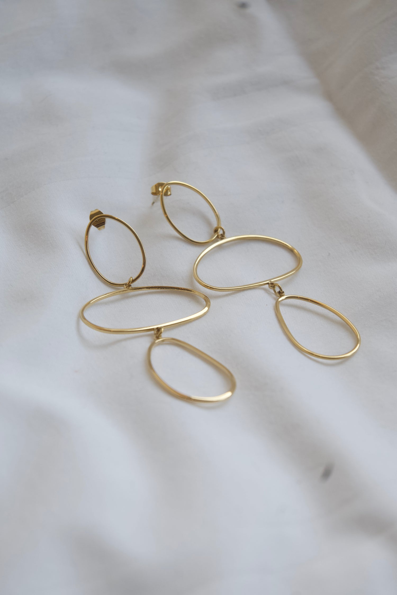 Bénédicte Tripple Falling Circle Earrings