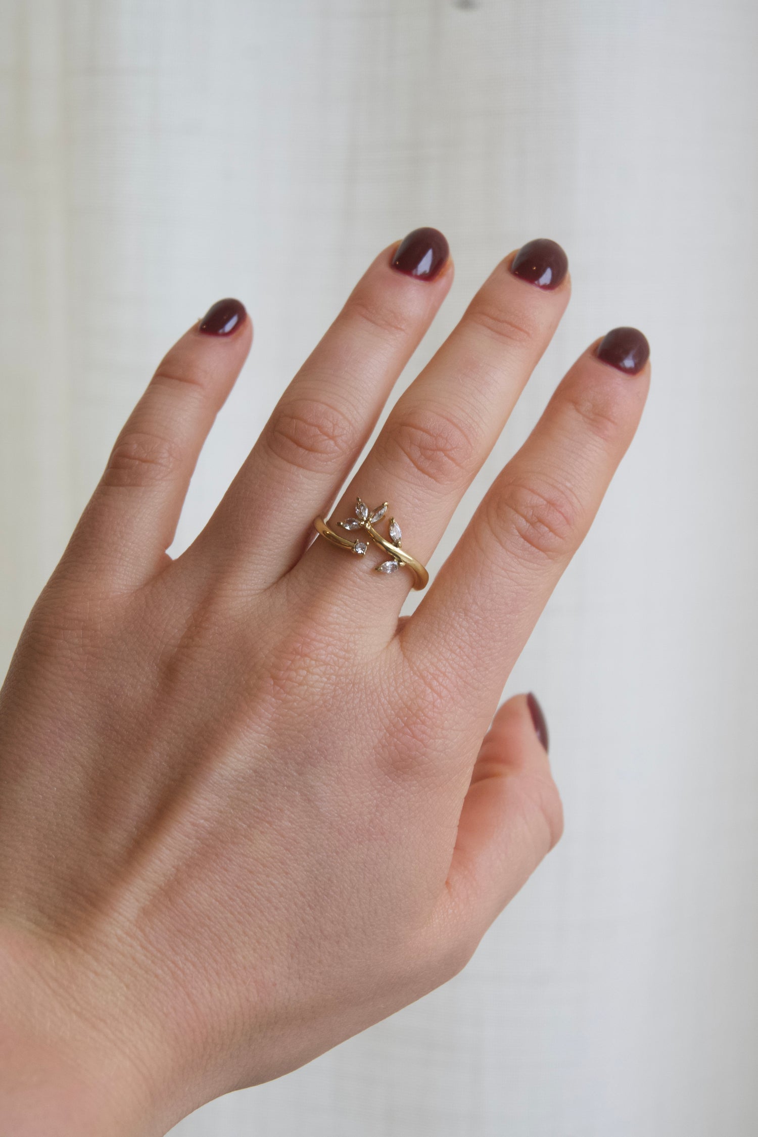 Lilly Golden Leaf Ring