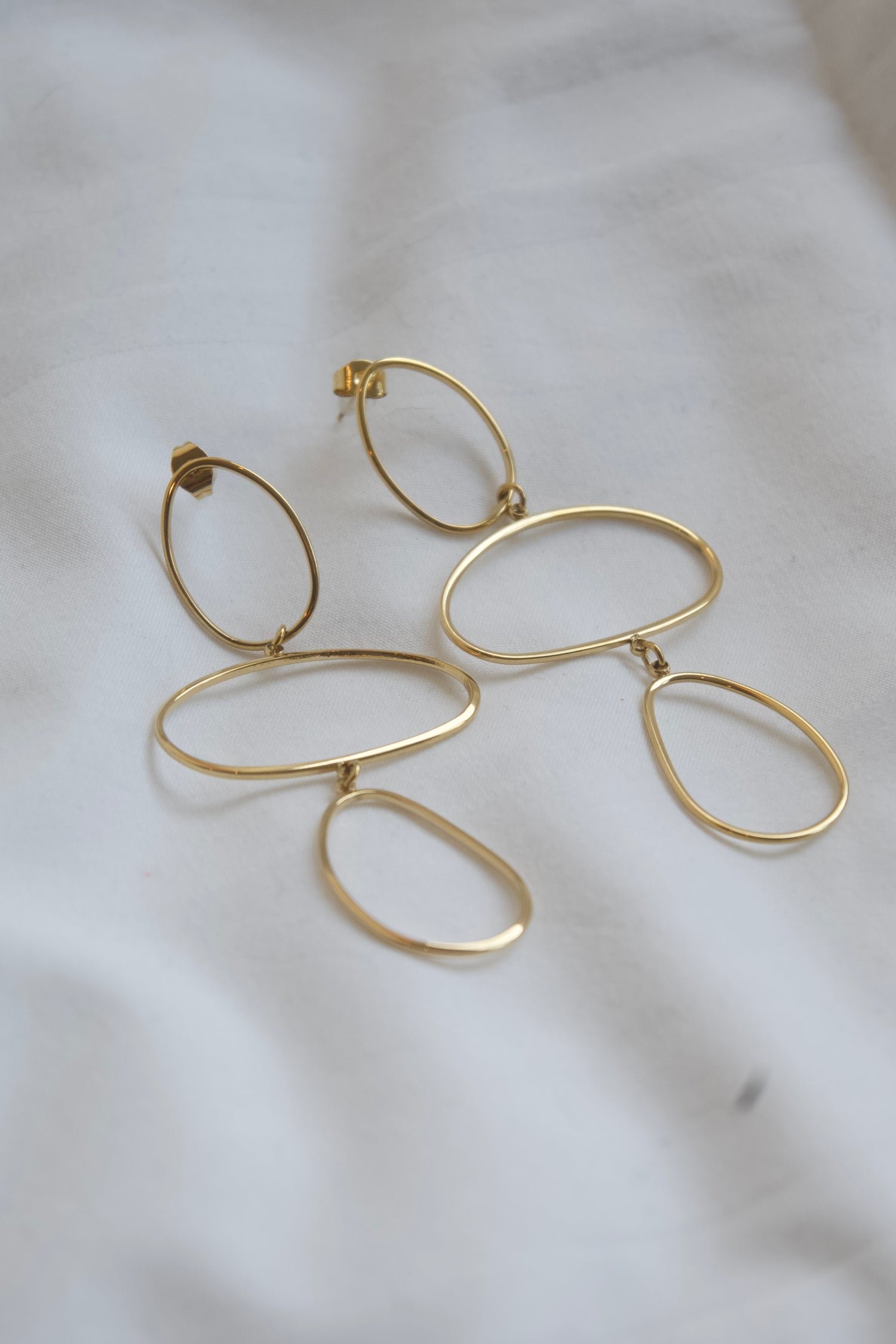 Bénédicte Tripple Falling Circle Earrings